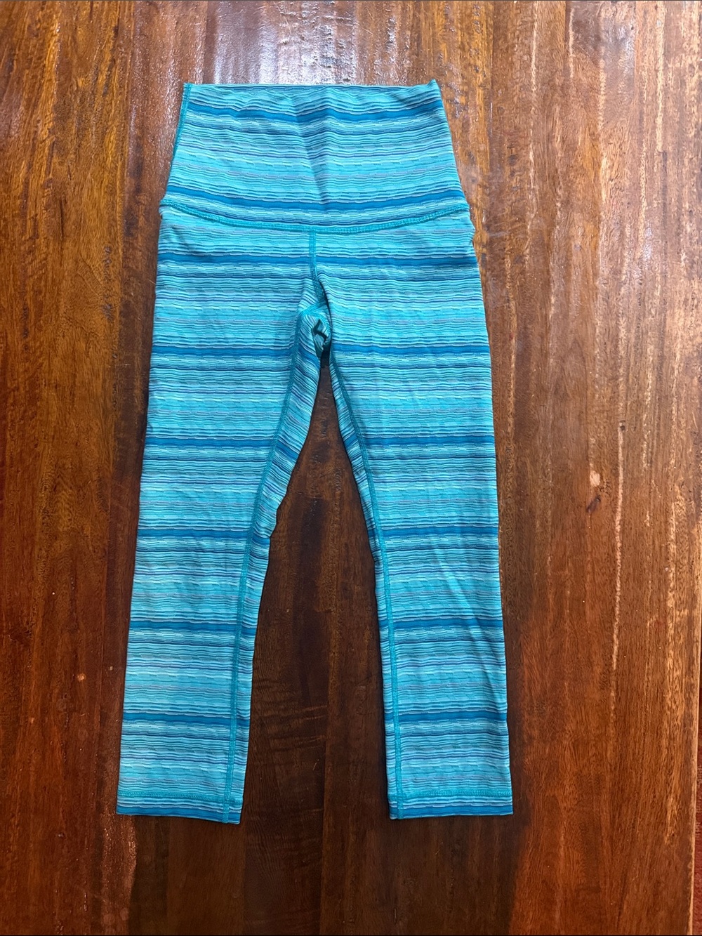 lululemon athletica Aqua Blue Striped High-Rise Leggings Crop. NEW WITHOUT TAGS
